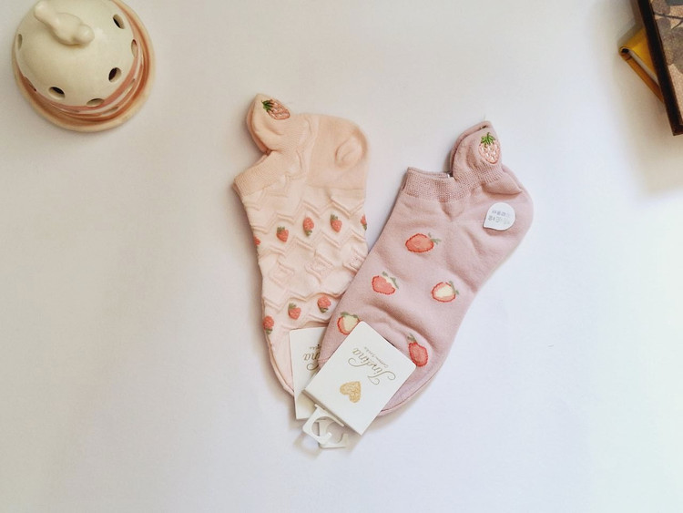 جوراب مچی زنانه فانتزی با طرح توت فرنگی