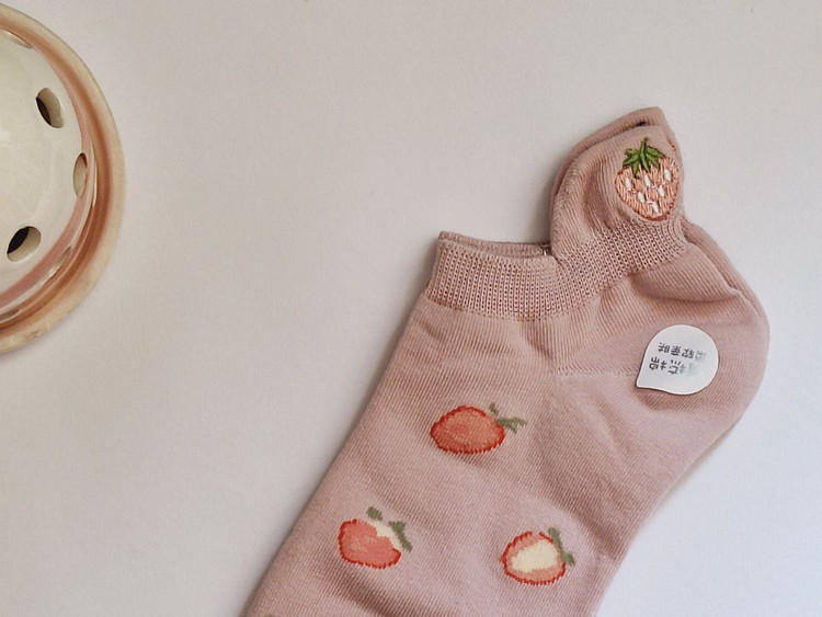 خرید جوراب زنانه با قیمت مناسب