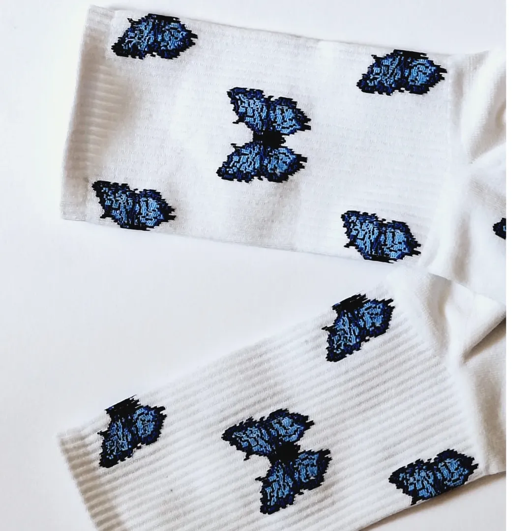 جوراب ساقدار زنانه با طرح پروانه و نخی