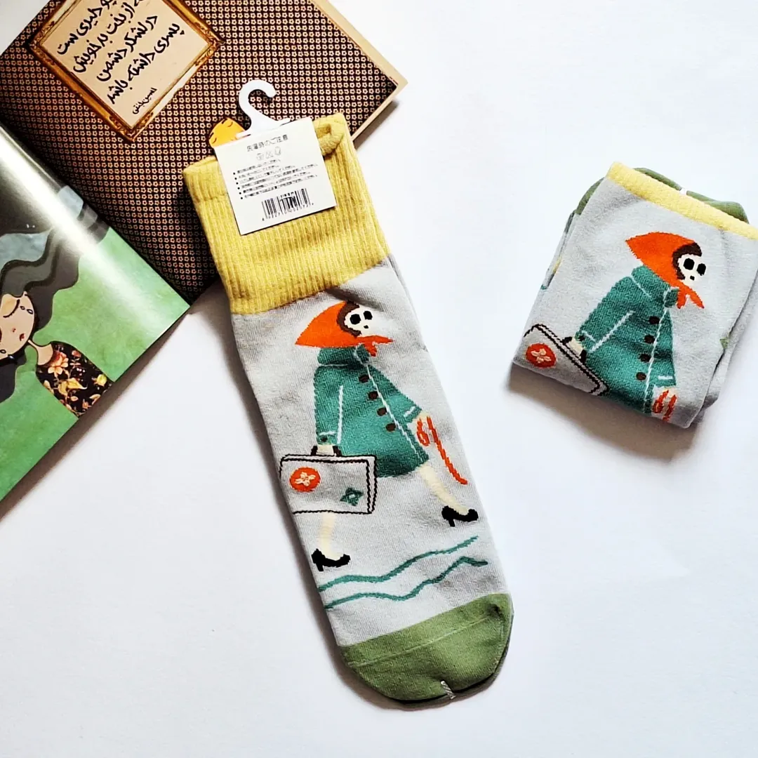 جوراب نیم ساق زنانه فانتزی طرح مسافر