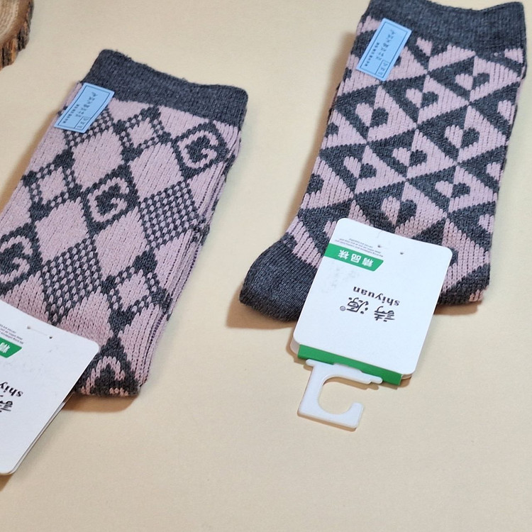 خرید آنلاین جوراب زمستانی زنانه