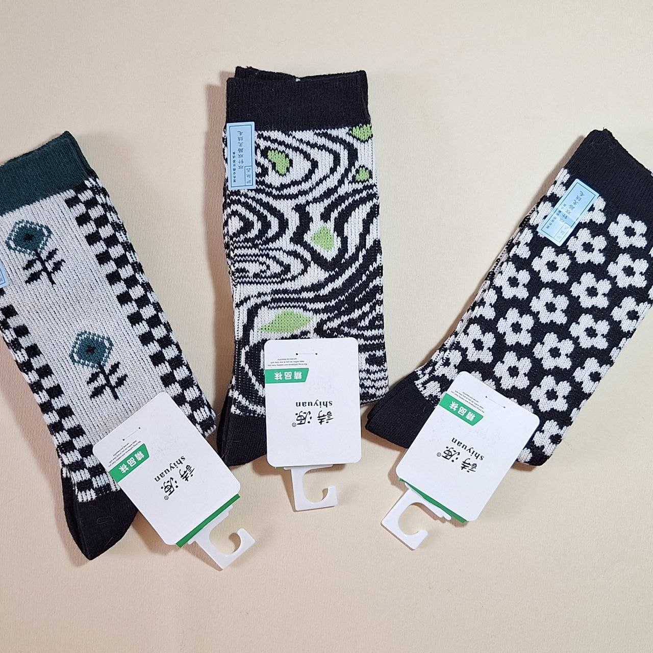 خرید آنلاین جوراب زمستانی زنانه با تخفیف