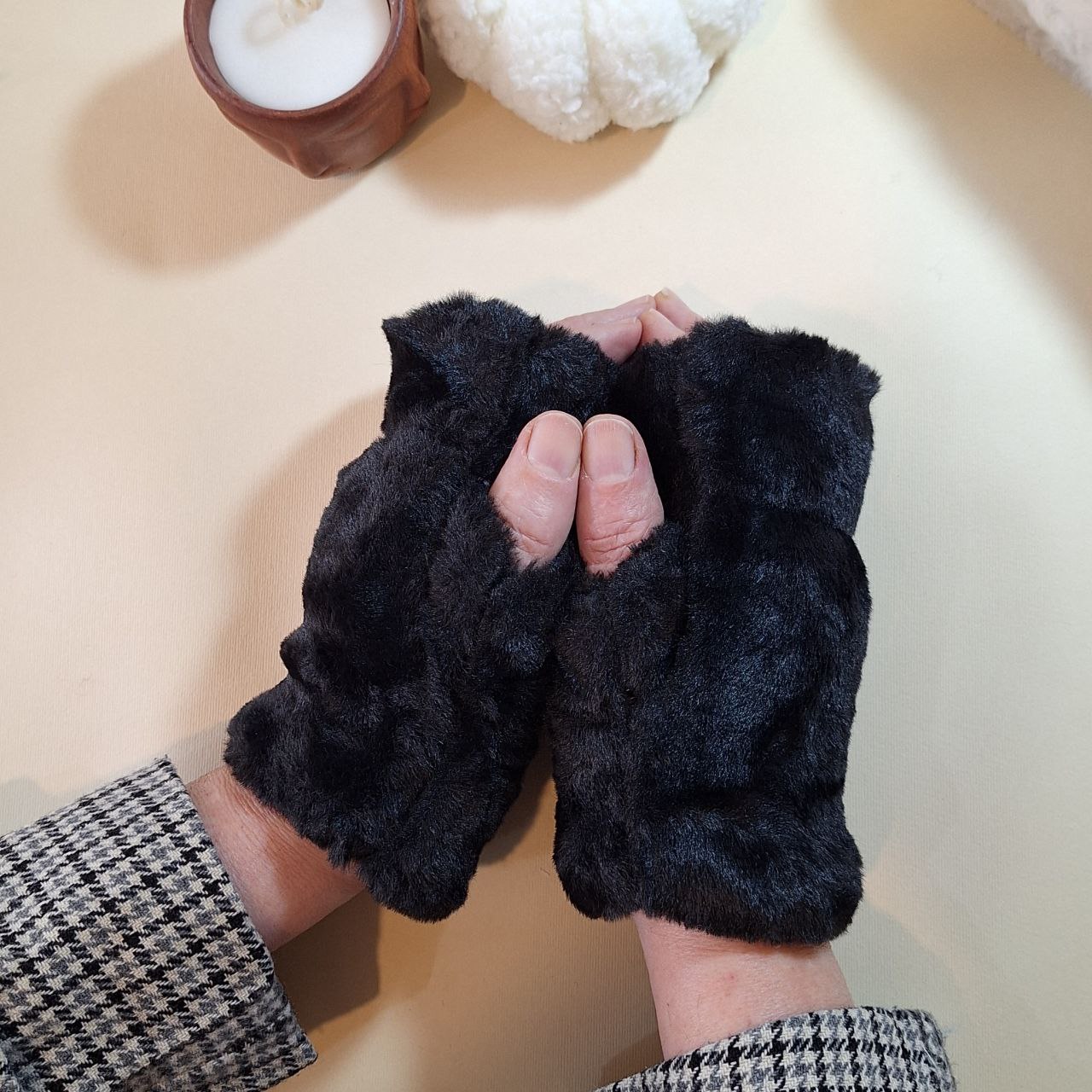 دستکش ساده نیم‌انگشت زمستانی زنانه