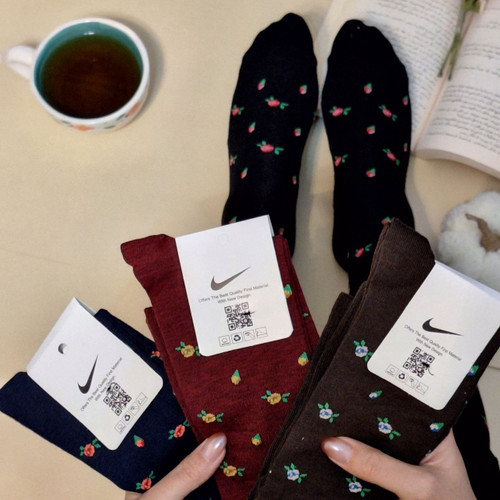 جوراب زیر زانو گلدار زنانه