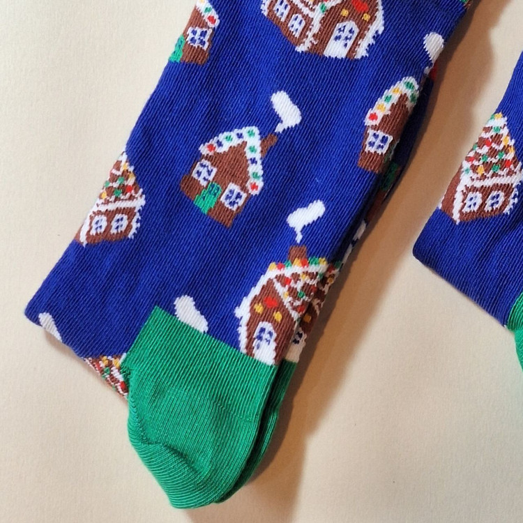 جوراب مردانه فانتزی ساقدار با طرح خانه شکلاتی خاص و متفاوت