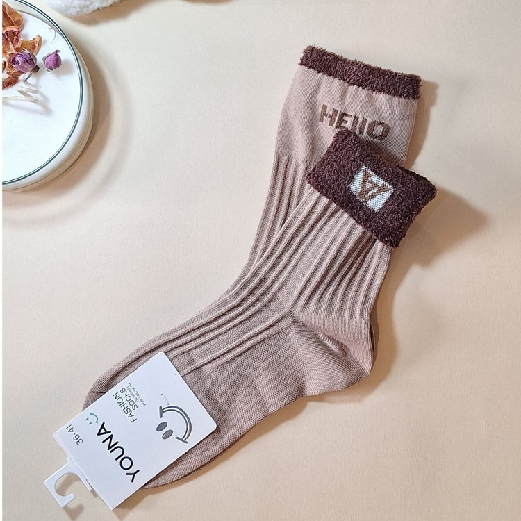 جوراب ساقدار زنانه طرح Hello برند Youna مناسب فصل سرما با کیفیت عالی