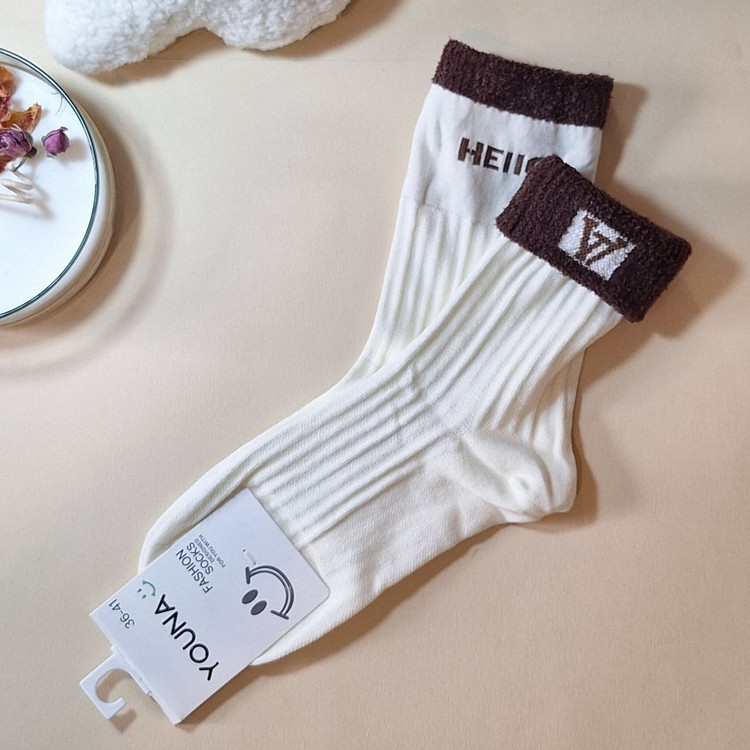 جوراب زمستانی زنانه ساقدار Youna وارداتی با لب موهر و قیمت اقتصادی