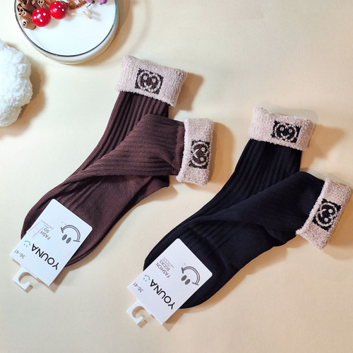 جوراب ساقدار زمستانی لب موهر طرح Smile با گرمای بالا و لطافت ویژه برای روزهای سرد