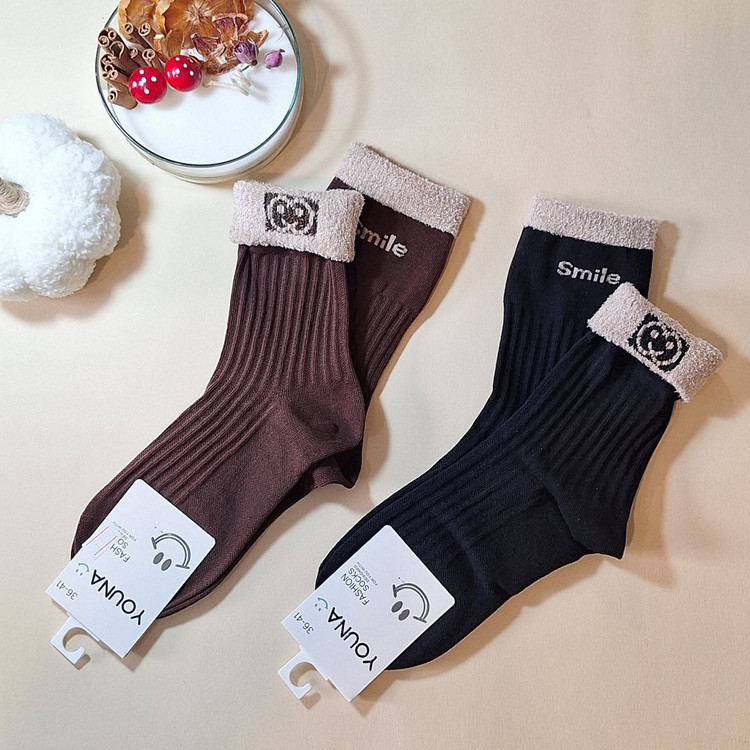 خرید جوراب ساقدار زمستانی لب موهر طرح Smile با قیمت مناسب و ارسال فوری به سراسر کشور