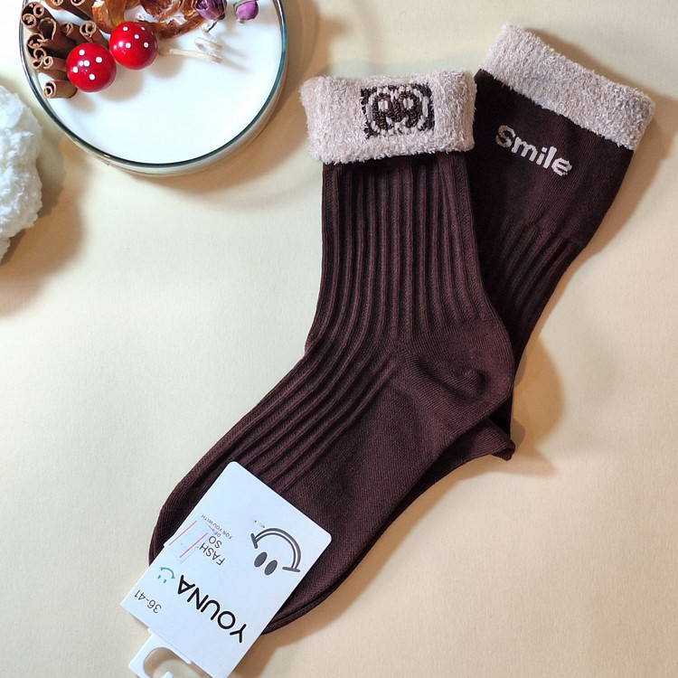 جوراب لب موهر طرح Smile، مناسب هدیه و استایل زمستانی، با خرید راحت و ارسال فوری