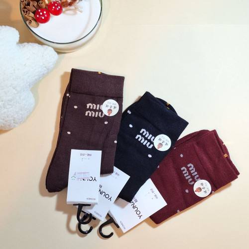 خرید جوراب ساقدار زنانه MiuMiu با کیفیت بالا و قیمت مناسب