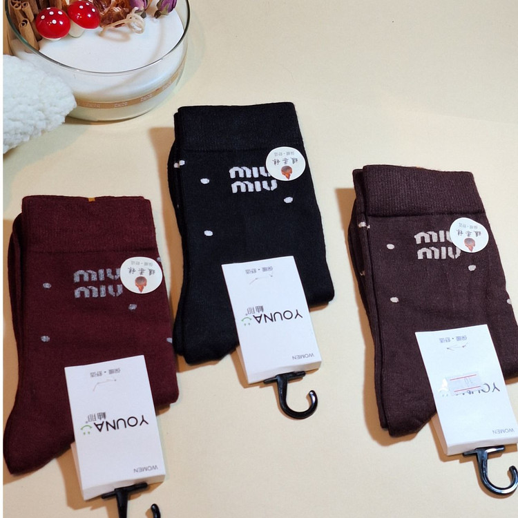 جوراب زنانه ساقدار MiuMiu انتخابی خاص با خرید آنلاین آسان و قیمت عالی