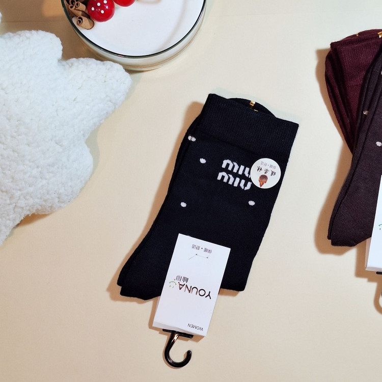 خرید آنلاین جوراب ساقدار زنانه MiuMiu با بهترین قیمت و کیفیت تضمینی